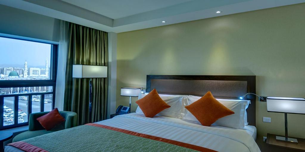 Standard Queen Room with City View