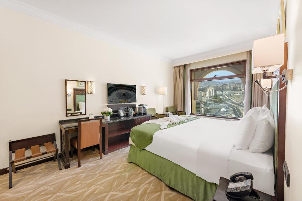 Diplomatic Suit Twin City View
